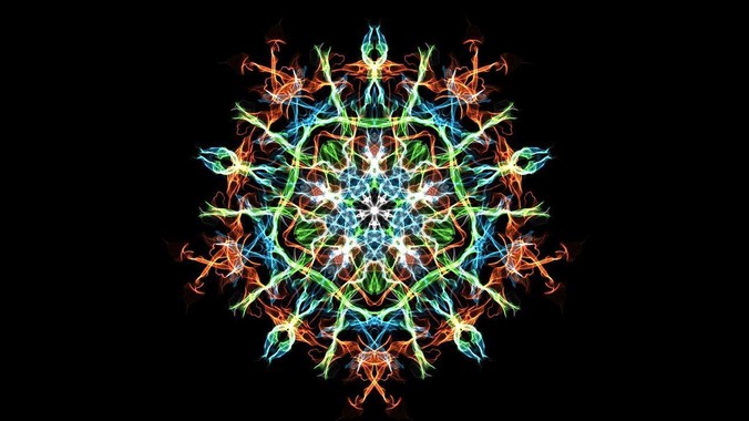请以［大风刮了三天三夜，实在是忍受不住，还是去了没人住的五楼］为开头写一个故事?